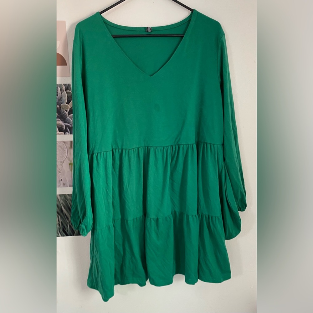 ✨Green V-Neck Women's Top✨
